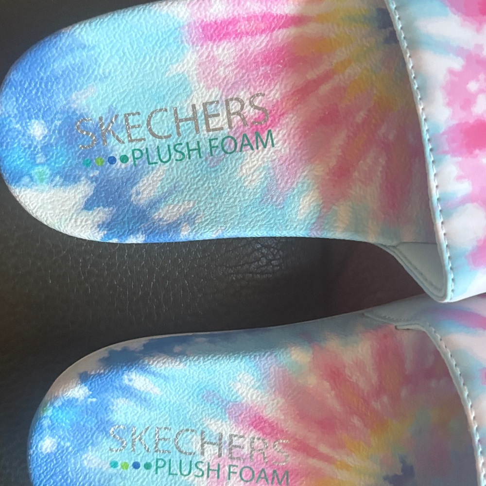 Sketchers plush foam white multi tie dye flip flops - Picture 2 of 6